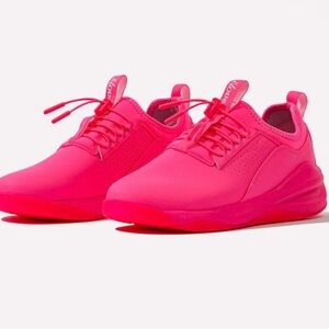 Clove Woman’s Classic Nursing Sneaker